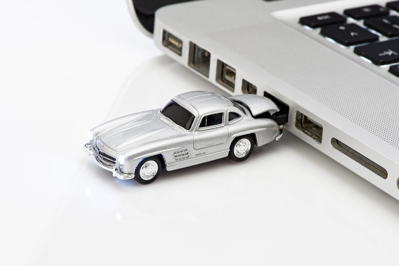 Geduld Station Roman Mercedes-Benz USB-Stick 300 SL 16 GB Cache - B66055728 | Mercedes-Benz  Classic Store