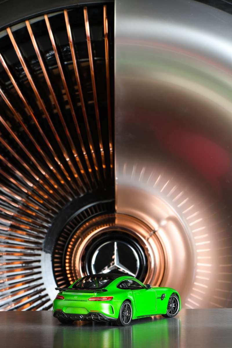 Mercedes-AMG GT R; 1:24 in green - mercedes-benz - sports Mercedes-AMG GT R; 1:24 in green - mercedes-benz - sports