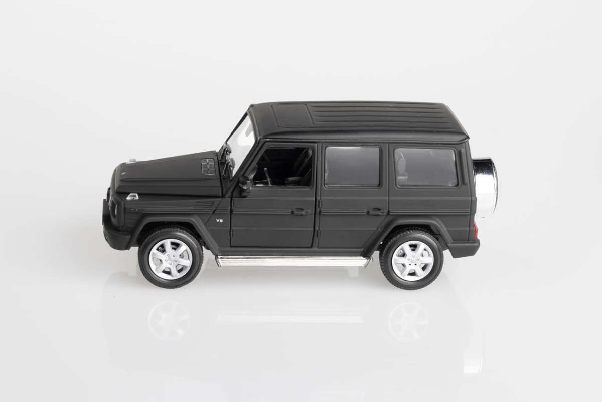 Mercedes-Benz G-Class silver/black 1:24 - B66057583