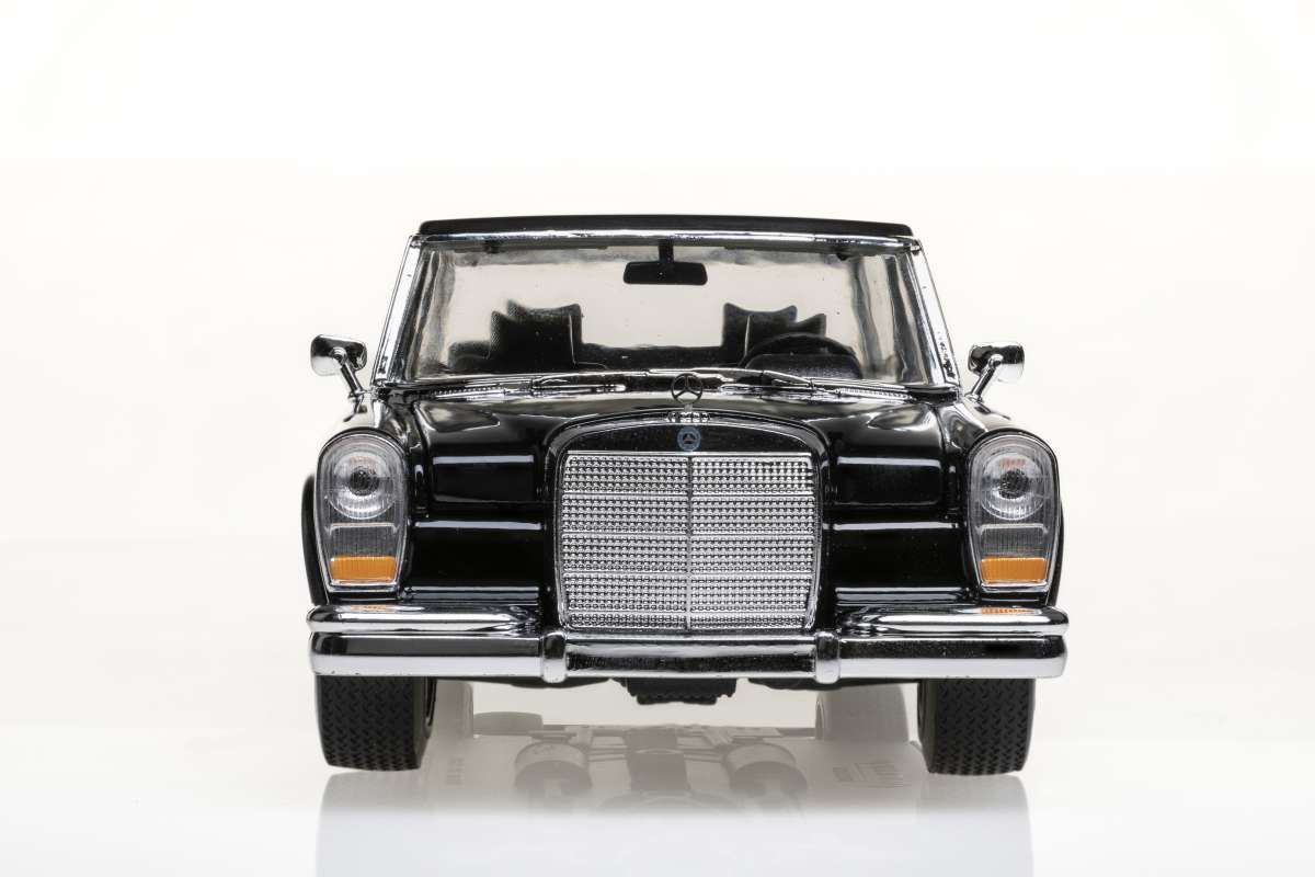 Amazon | Modelcar Group 1/18 Mercedes Benz 600 LWB W100