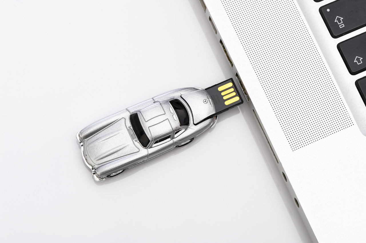 skat Brutal Alvorlig Mercedes-Benz USB-Stick 300 SL 16 GB Cache - B66055728 | Mercedes-Benz  Classic Store